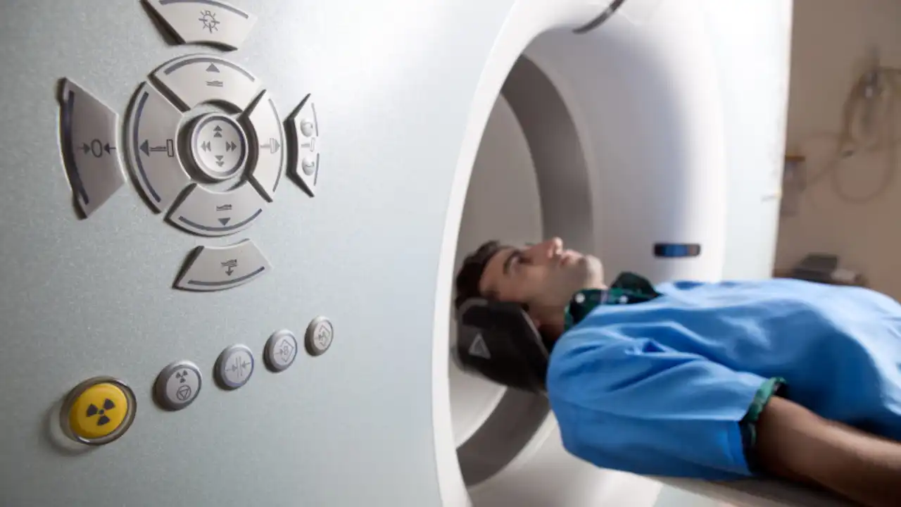 Patient liegt in einem CT