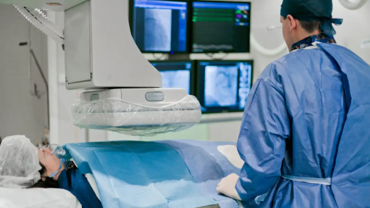 Patient während einer Herzuntersuchung